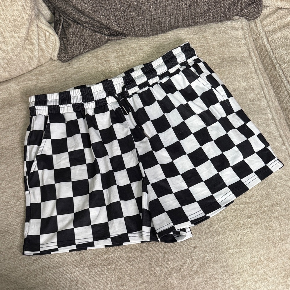 Women's seize XL Black and White Checkered Athletic Shorts
